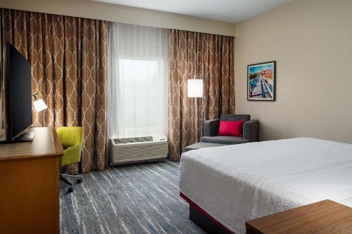 Hampton Inn Plant City - image 7