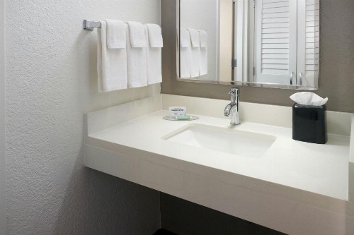 Courtyard by Marriott Fort Lauderdale Plantation - image 17