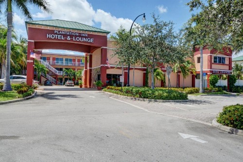 Plantation Inn Hotel and Lounge - image 2