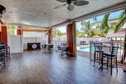 Plantation Inn Hotel and Lounge - image 7