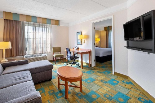 La Quinta by Wyndham Ft. Lauderdale Plantation - image 10