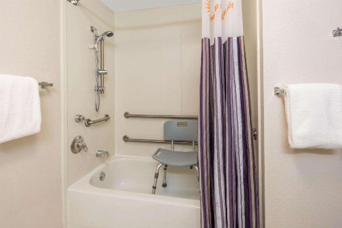 La Quinta by Wyndham Ft. Lauderdale Plantation - image 17