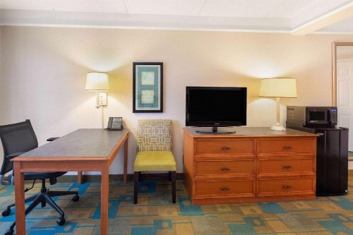 La Quinta by Wyndham Ft. Lauderdale Plantation - image 19
