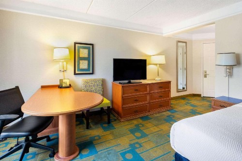 La Quinta by Wyndham Ft. Lauderdale Plantation - image 7