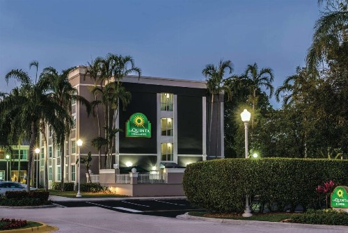 La Quinta by Wyndham Plantation at SW 6th St - image 8