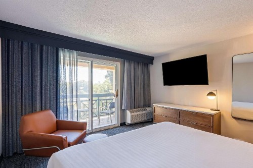 Sonesta Select Pleasant Hill - image 14