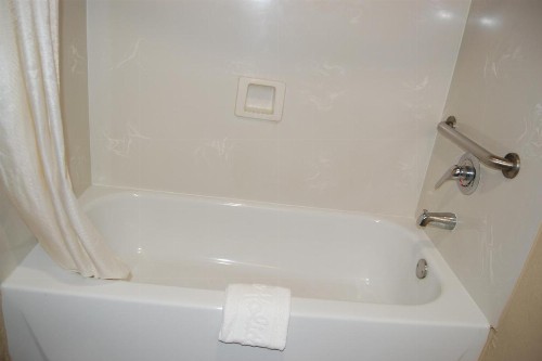 Pleasant Hill Inn - image 11