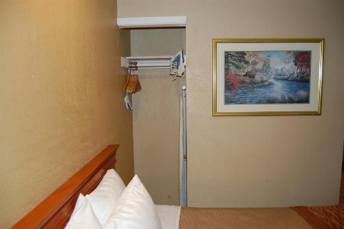 Pleasant Hill Inn - image 13