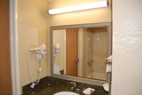 Pleasant Hill Inn - image 14