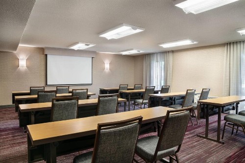 Courtyard by Marriott Pleasanton - image 21
