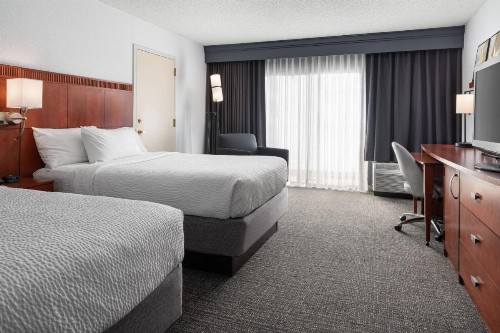 Courtyard by Marriott Pleasanton - image 3