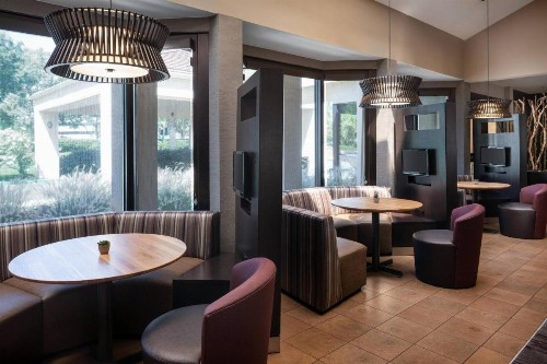 Courtyard by Marriott Pleasanton - image 7