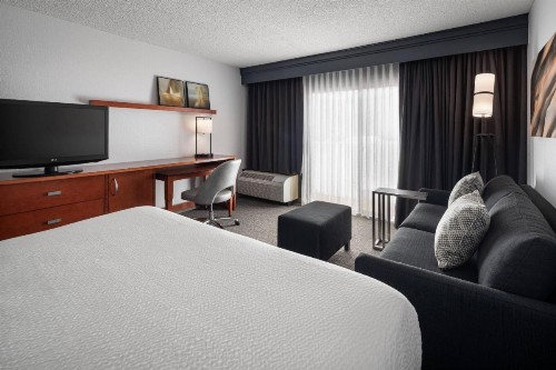 Courtyard by Marriott Pleasanton - image 8