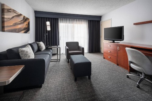 Courtyard by Marriott Pleasanton - image 9