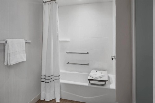 Pleasanton Marriott - image 6