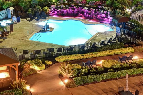 DoubleTree by Hilton Pleasanton at The Club - image 21