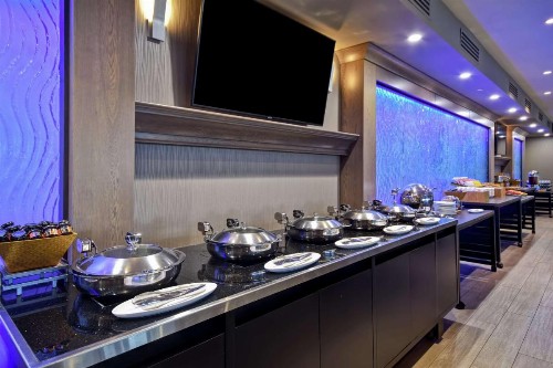 DoubleTree by Hilton Pleasanton at The Club - image 30