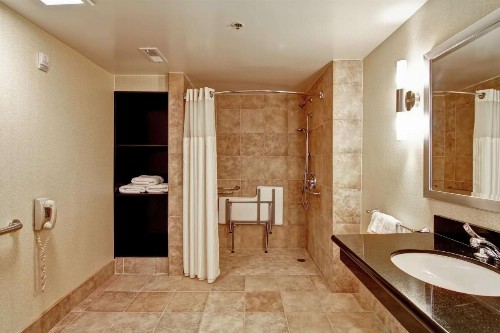 DoubleTree by Hilton Pleasanton at The Club - image 36