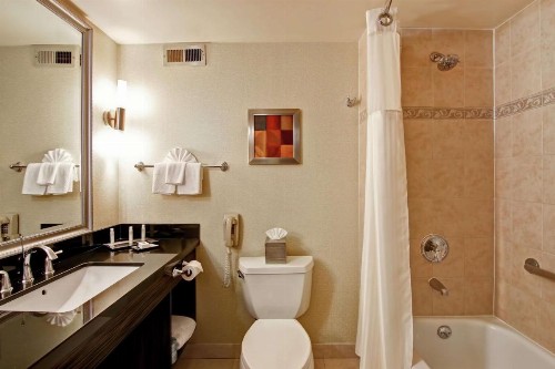 DoubleTree by Hilton Pleasanton at The Club - image 38