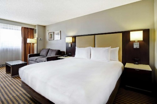 DoubleTree by Hilton Pleasanton at The Club - image 42