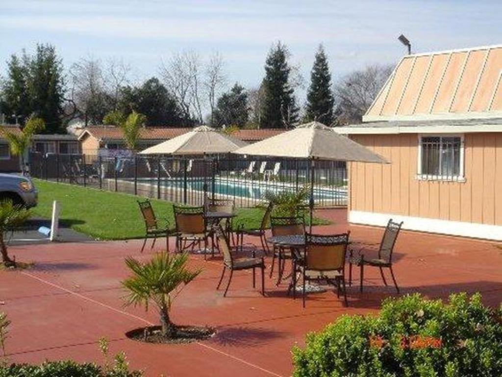 Tri-Valley Inn & Suites - main image