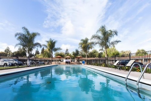 Tri-Valley Inn & Suites - image 2