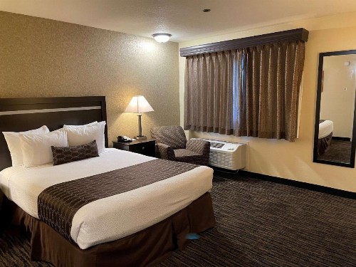 Best Western Plus Pleasanton Inn - image 5