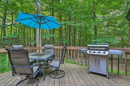 Pocono Log Cabin with Fireplace Fire Pits Amenities - image 3