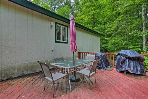 Pocono Lake Cabin 1 Mile From Arrowhead Lake! - image 9