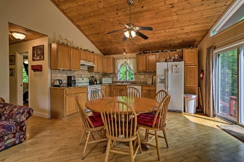 Pocono Lake Cabin 1 Mile From Arrowhead Lake! - image 3