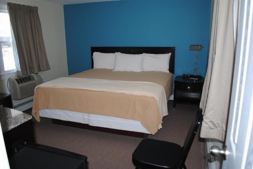 Shore Point Motel - image 17