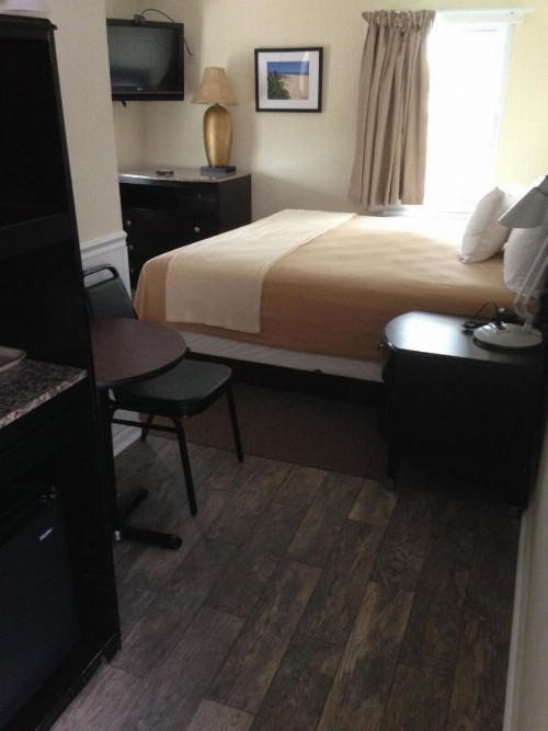 Shore Point Motel - image 5