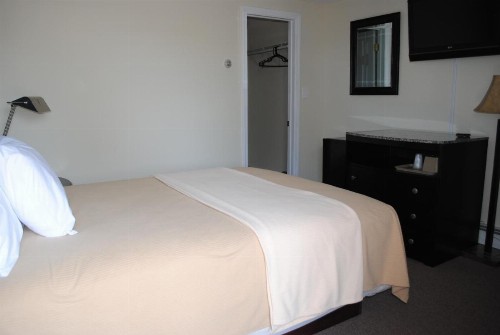 Shore Point Motel - image 7