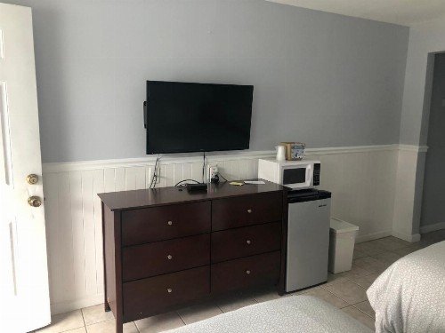 Boardwalk Beach Inn - image 4