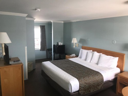 Surfside Motel - image 11