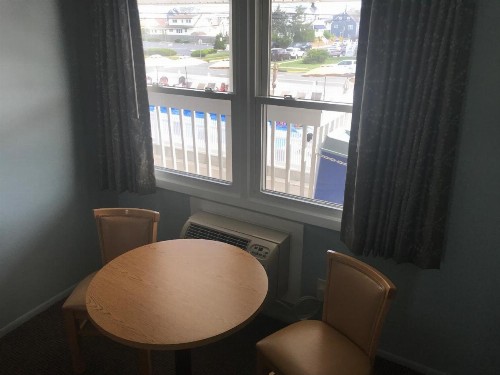 Surfside Motel - image 12