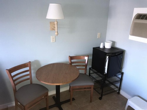 Surfside Motel - image 17
