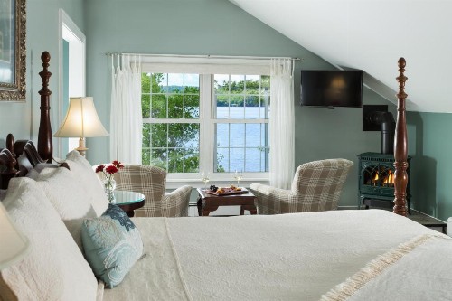 Wolf Cove Inn - image 2