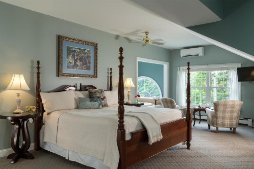 Wolf Cove Inn - image 3