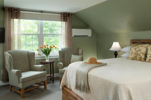Wolf Cove Inn - image 5