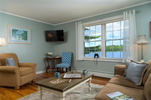 Wolf Cove Inn - image 8