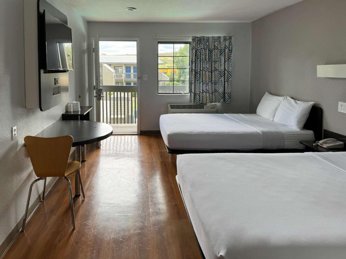Motel 6-Pomona CA - Los Angeles - image 2
