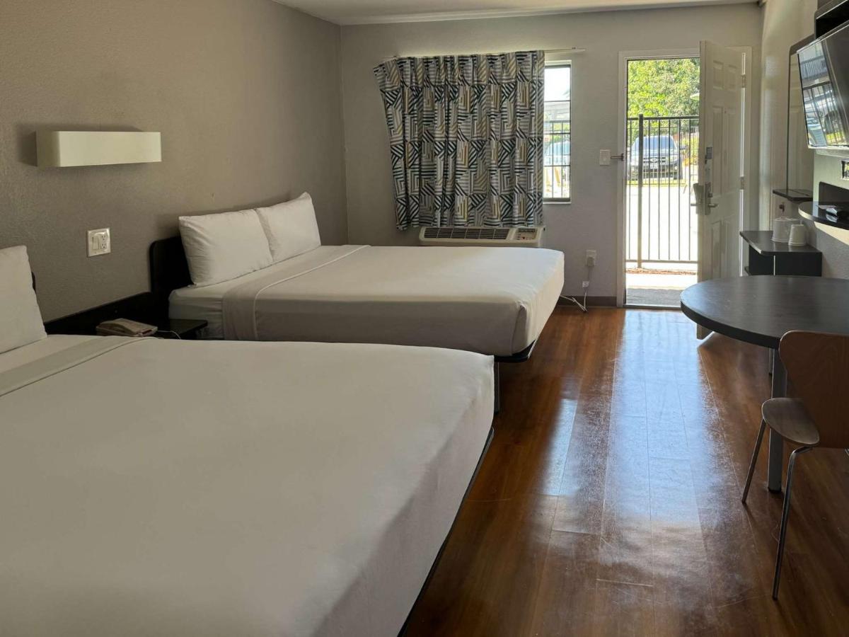 Motel 6-Pomona CA - Los Angeles - image 3