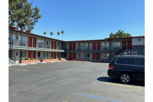 Pomona Lodge Motel - image 19