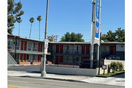 Pomona Lodge Motel - image 22