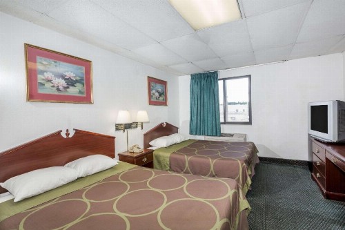Super 8 by Wyndham Pompano Beach - image 12