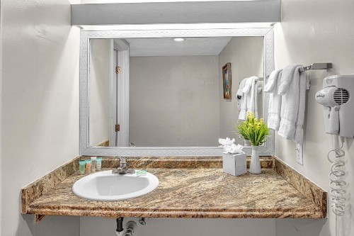 Sands Harbor Resort and Marina - image 15