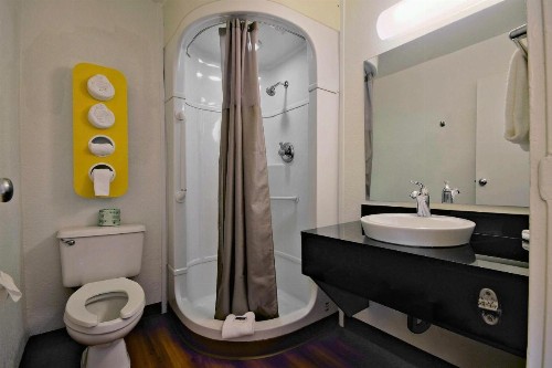 Travelodge by Wyndham Pompano Beach - image 10