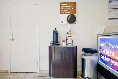 Travelodge by Wyndham Pompano Beach - image 2