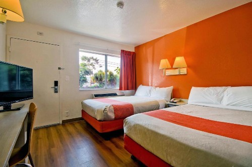 Travelodge by Wyndham Pompano Beach - image 4